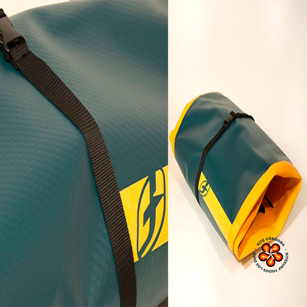 Una tabla ROCKET AIR en acción, deslizándose sobre las olas con gracia y potencia. Su diseño aerodinámico y materiales de alta calidad la convierten en la elección perfecta para cualquier deporte acuático.