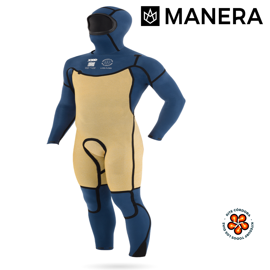 Imagen del interior de un traje de neopreno con manta térmica interna para condiciones frías. Marca MANERA Modelo X10D con capucha