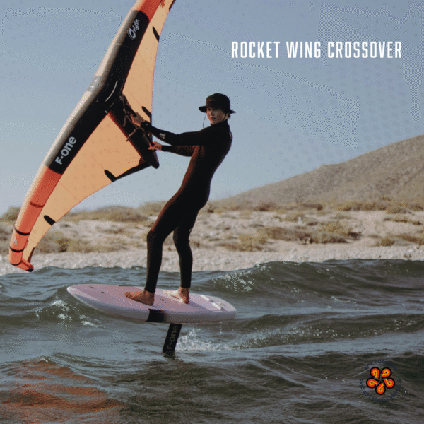 F-One Rocket Wing Crossover sobre el agua.