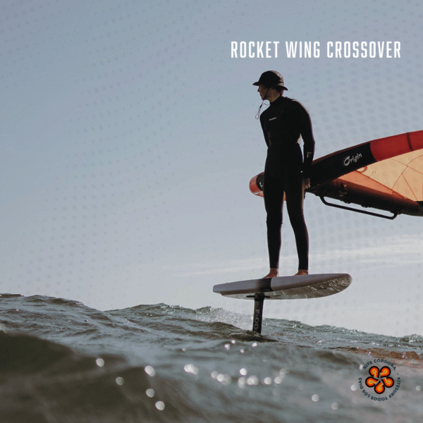 F-One Rocket Wing Crossover sobre el agua.