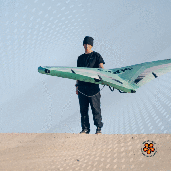 F-One STRIKE V5 con Sweep Control Panel en navegación freeride.